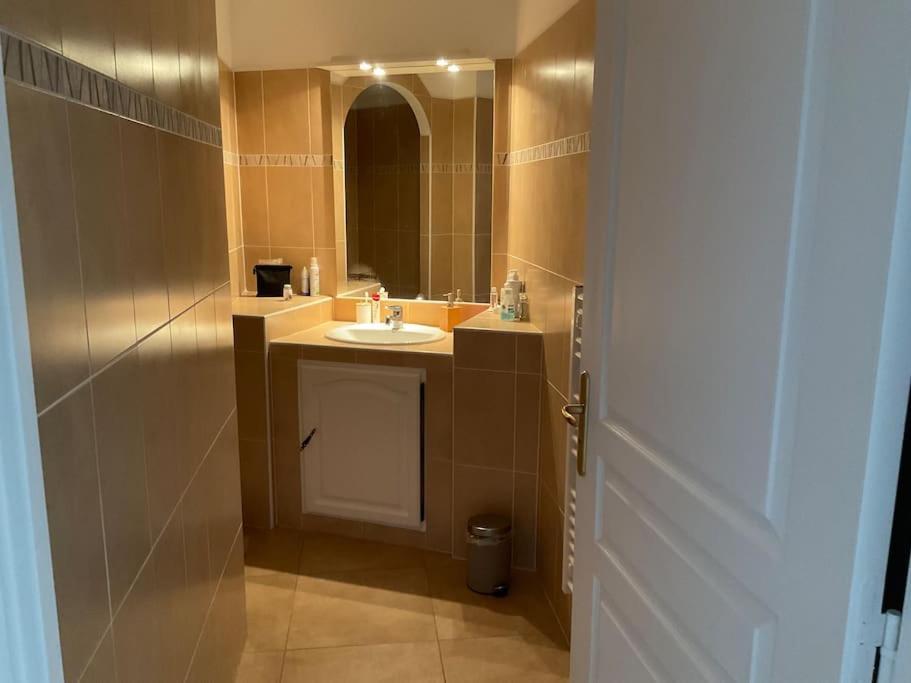 Akropole De Caroline, Central, Lumineux, Calme, Free Parking, Lift, 3 Beds 德拉吉尼昂 外观 照片